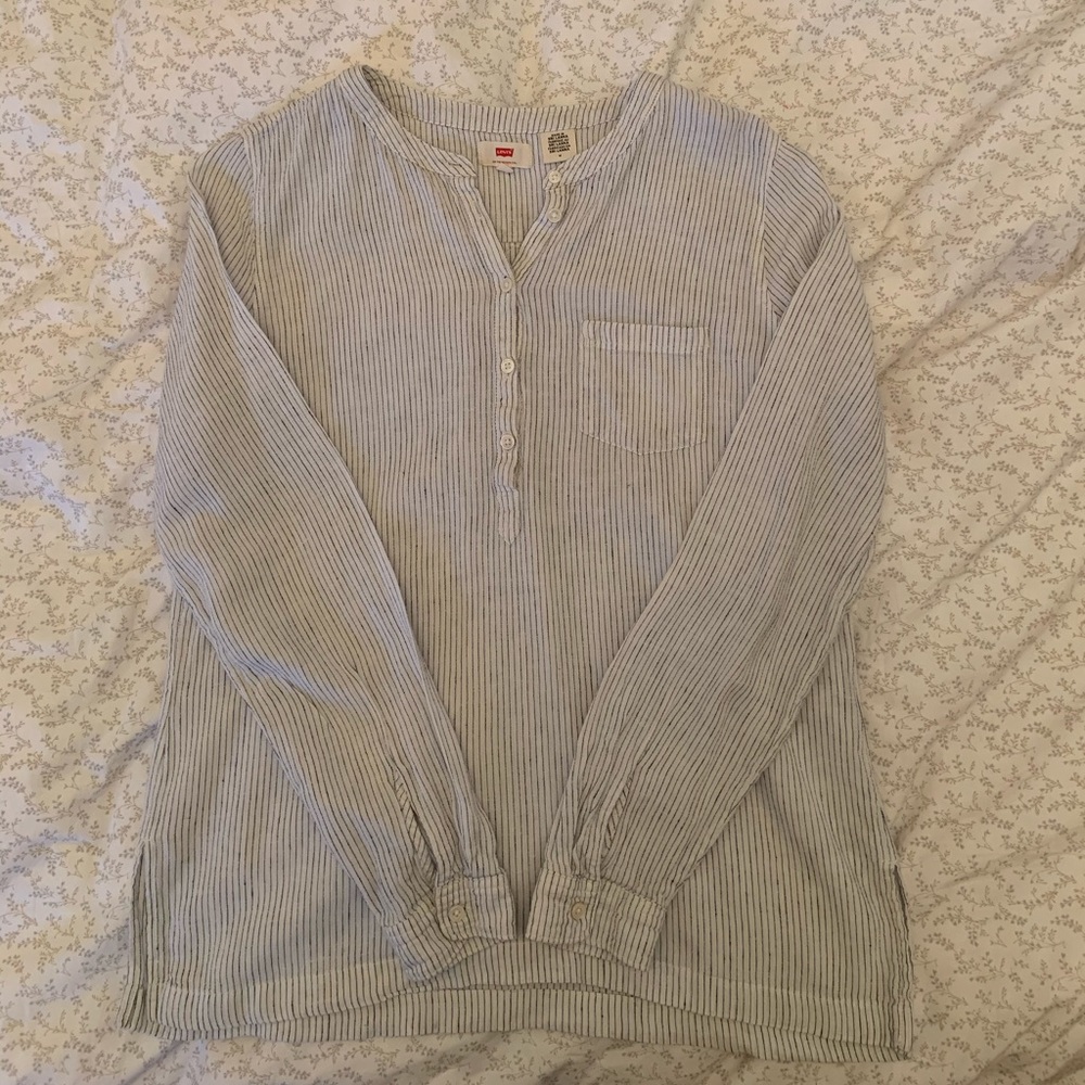 Levi’s top - Picture 1 of 3